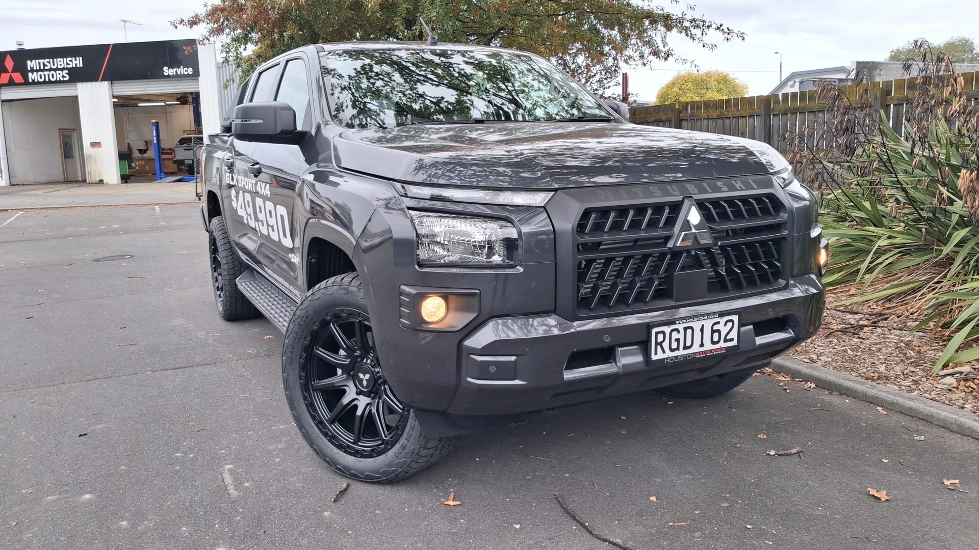 2025 Mitsubishi Triton DC WS 2.4D GLXS 4WD 6AT - Thumbnail 2