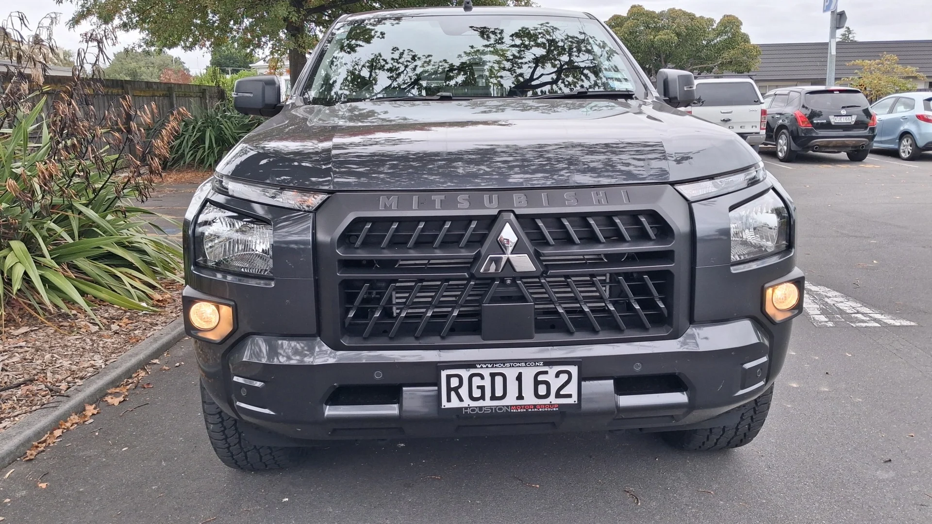 2025 Mitsubishi Triton DC WS 2.4D GLXS 4WD 6AT - Thumbnail 3