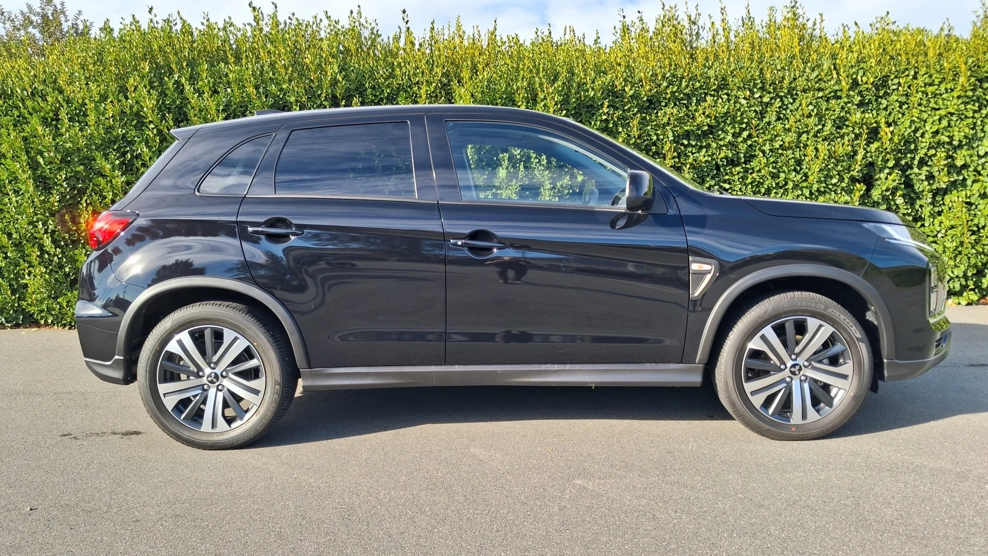 2025 Mitsubishi ASX - Thumbnail 3