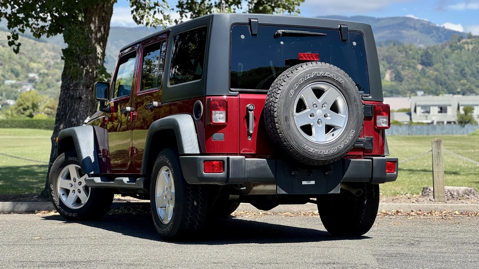 2013 Jeep Wrangler - Thumbnail 2