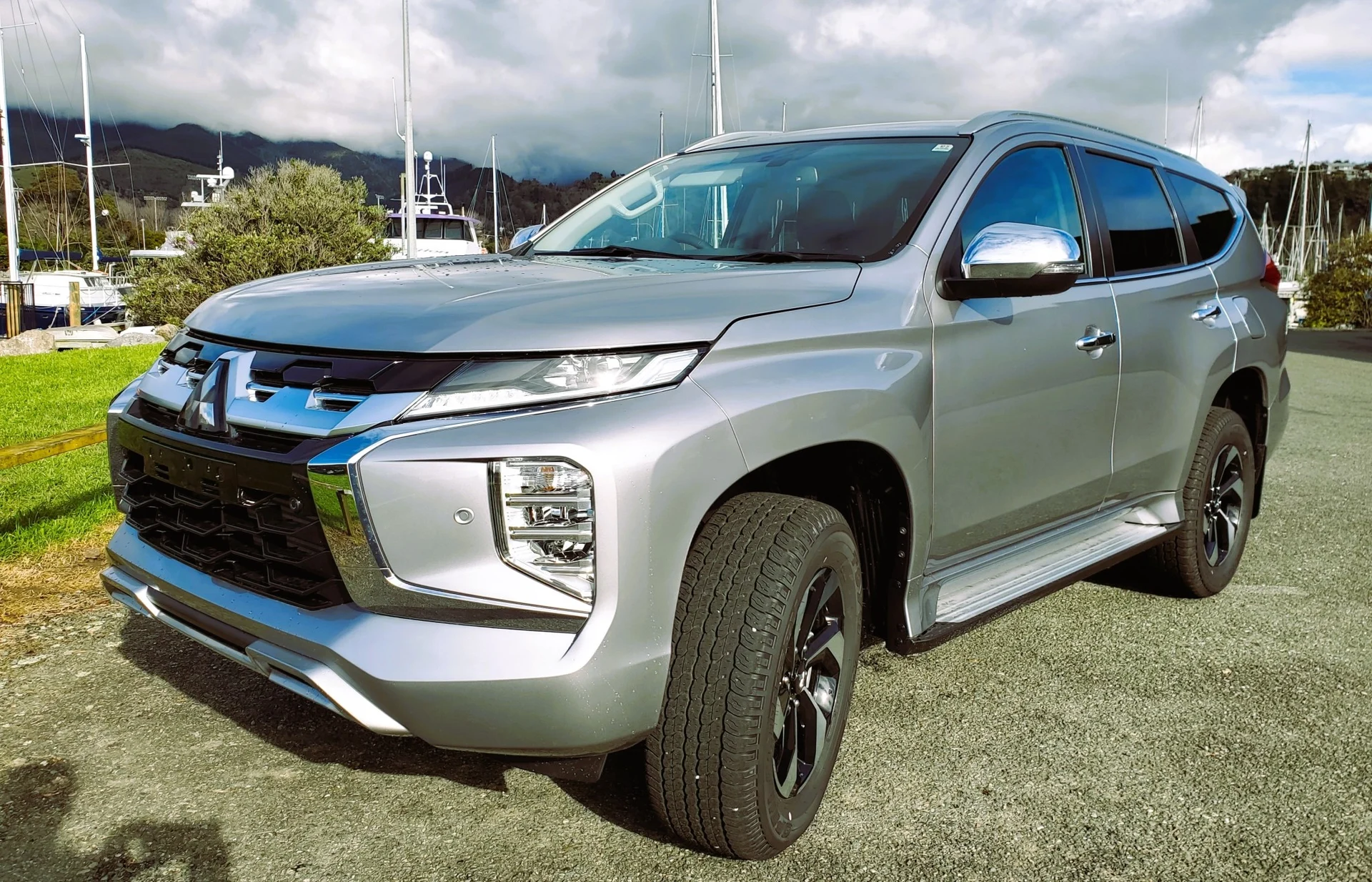 2025 Mitsubishi Pajero Sport - Thumbnail 3