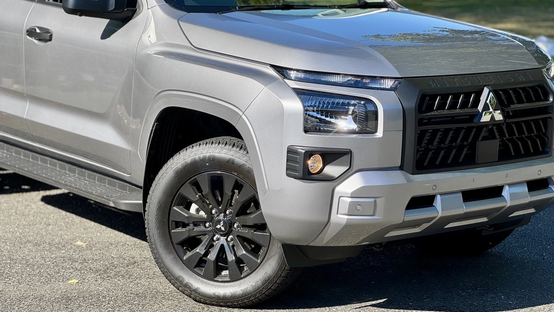 2025 Mitsubishi Triton - Thumbnail 2