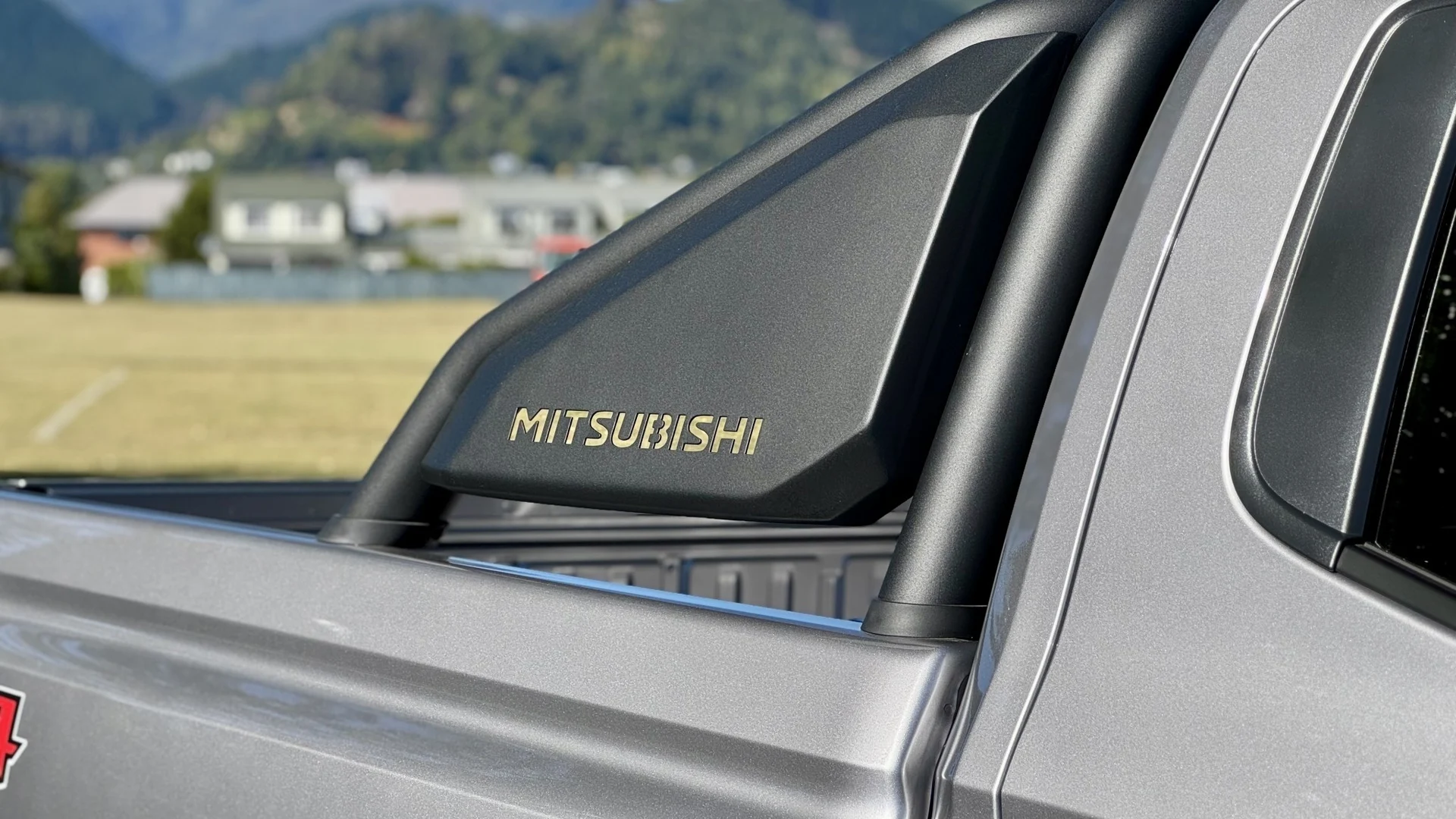 2025 Mitsubishi Triton - Thumbnail 3