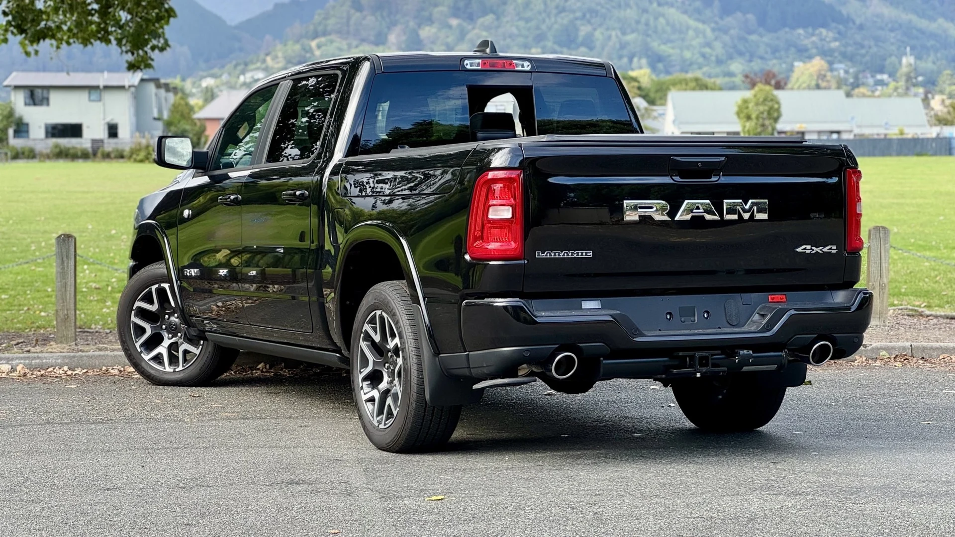 2026 RAM 1500 Laramie Sport Hurricane 4X4 - Thumbnail 2