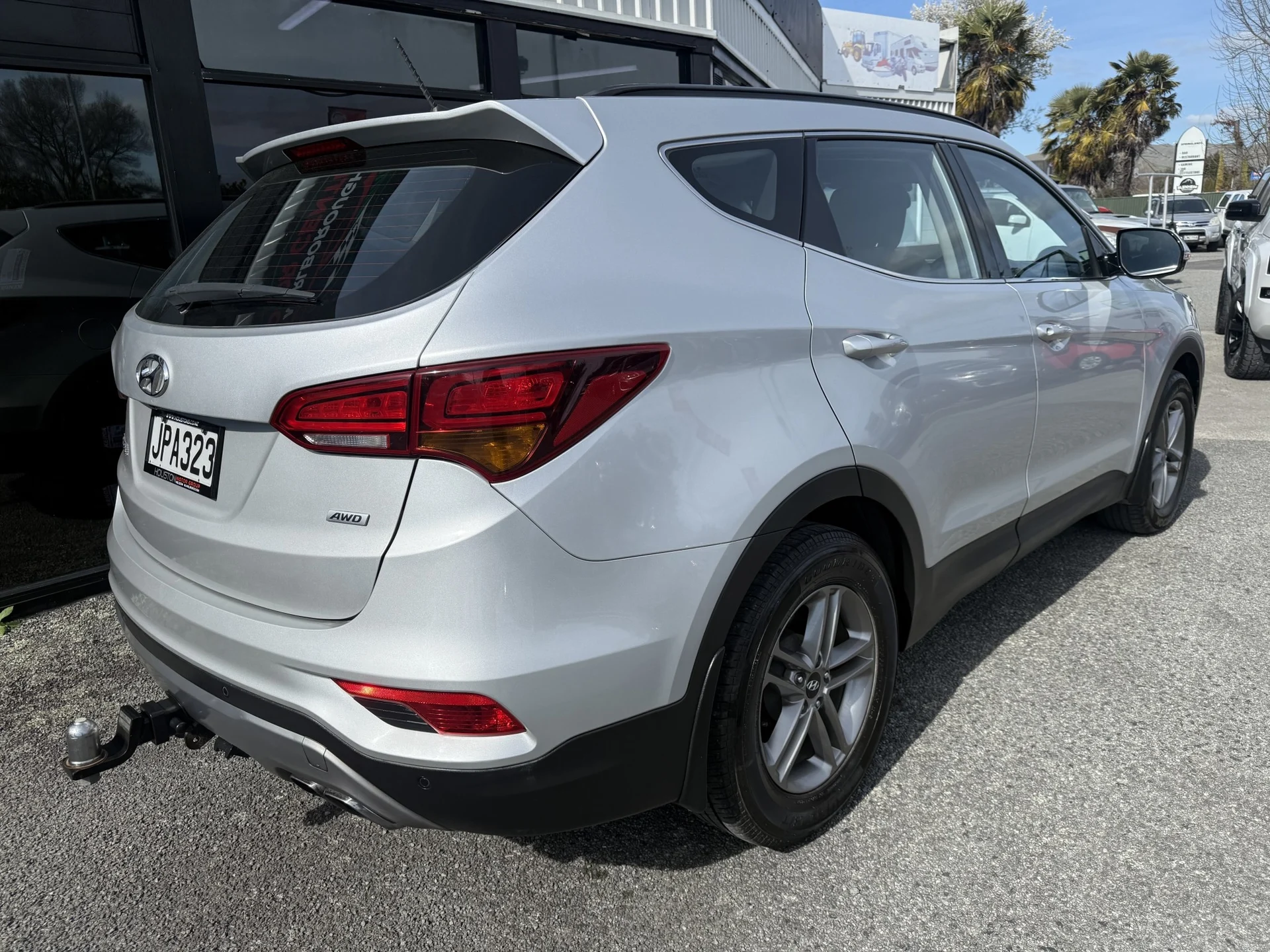 2016 Hyundai Santa Fe - Thumbnail 2
