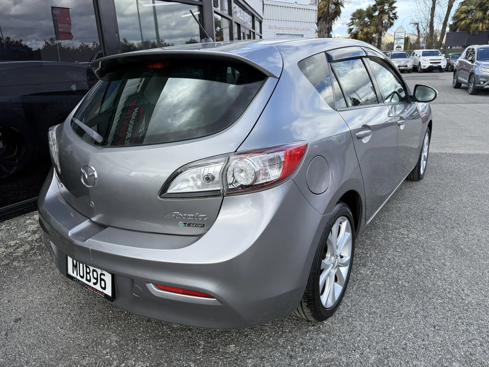 2010 Mazda Axela - Thumbnail 2