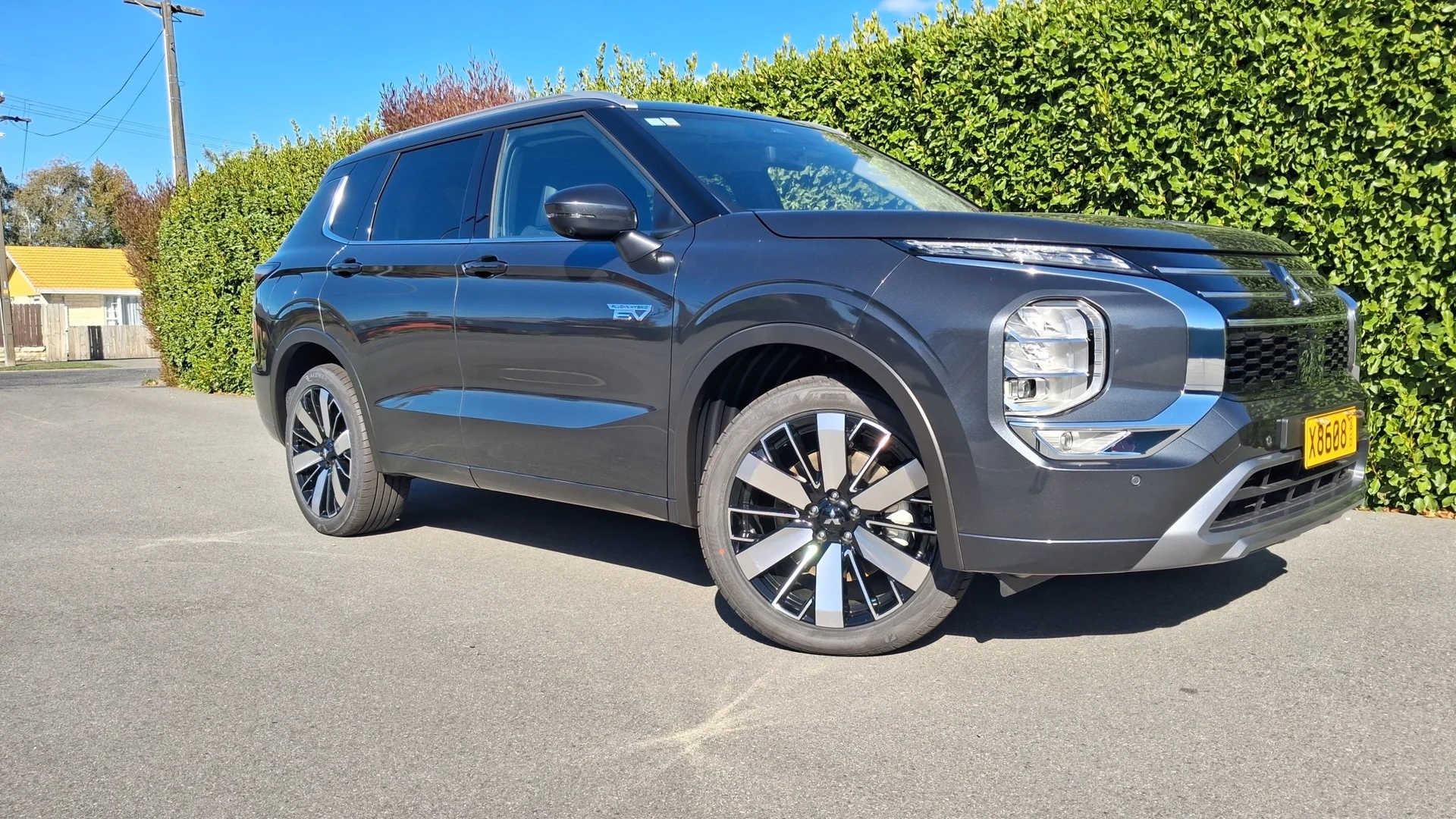 2026 Mitsubishi Outlander - Thumbnail 2