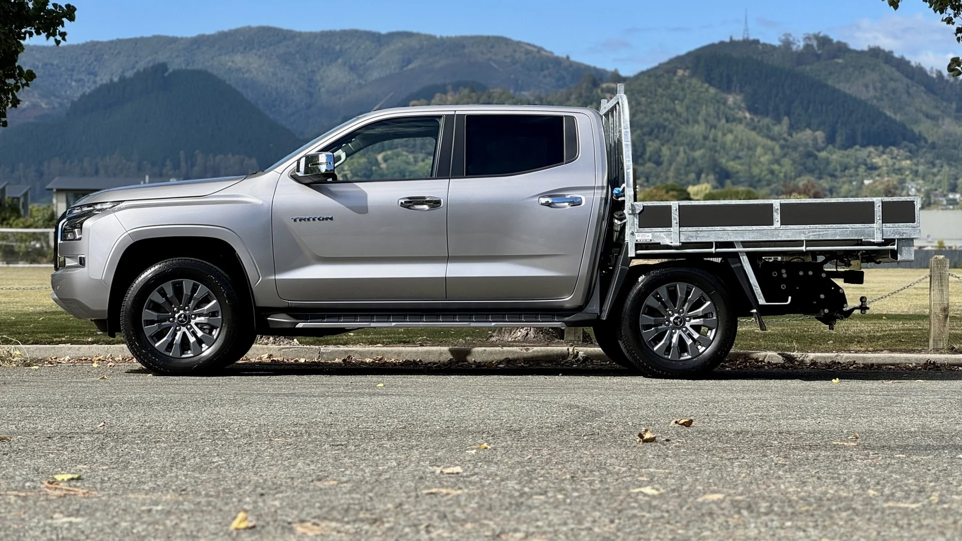 2025 Mitsubishi Triton - Thumbnail 3