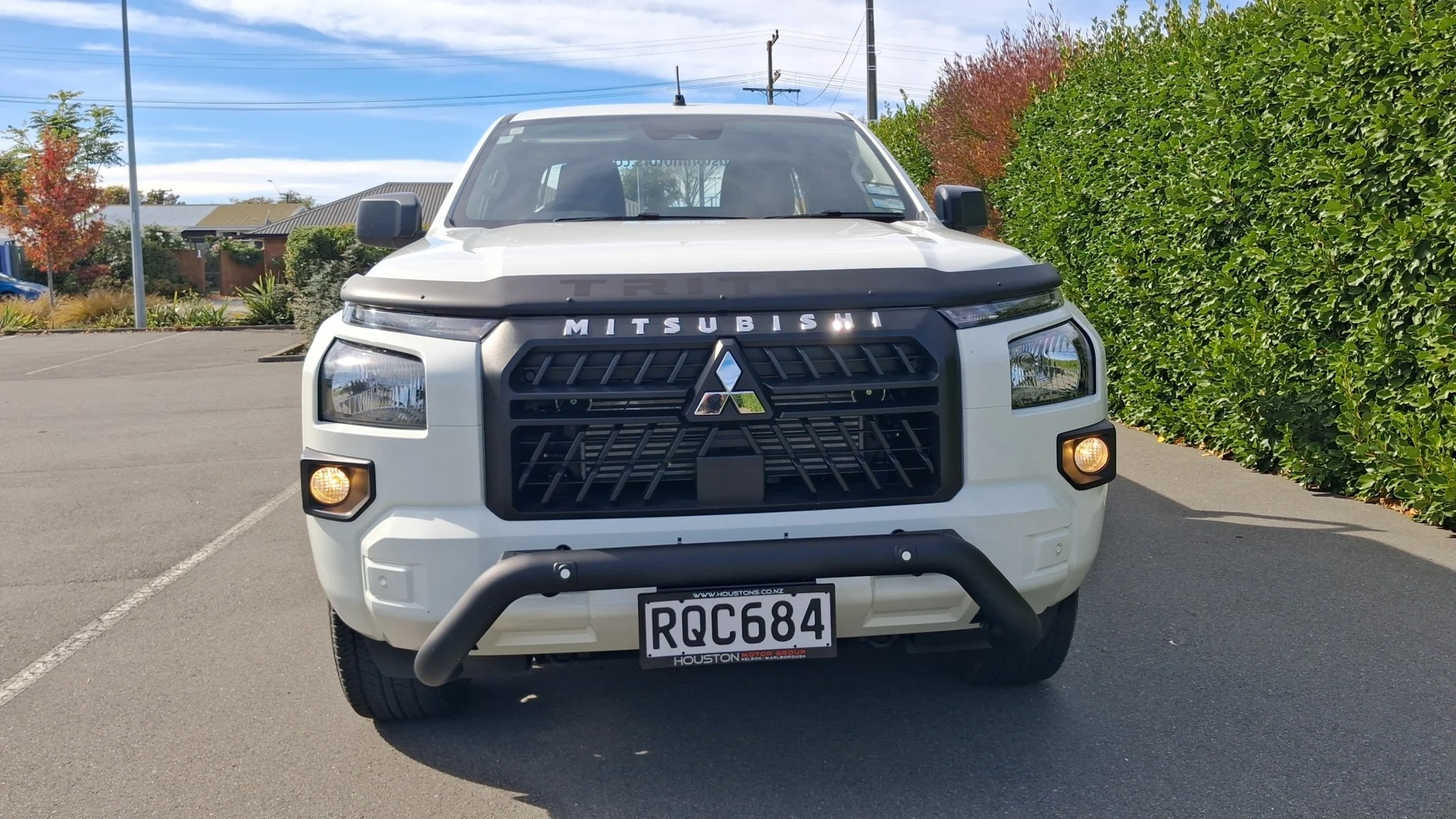 2025 Mitsubishi Triton - Thumbnail 2