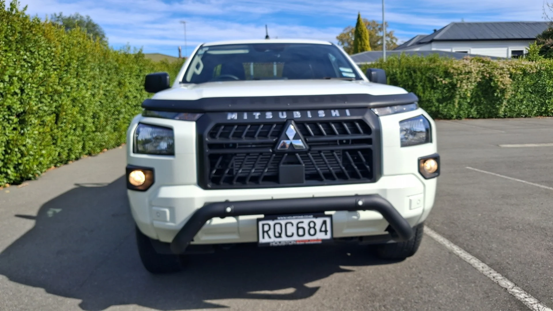 2025 Mitsubishi Triton - Thumbnail 3