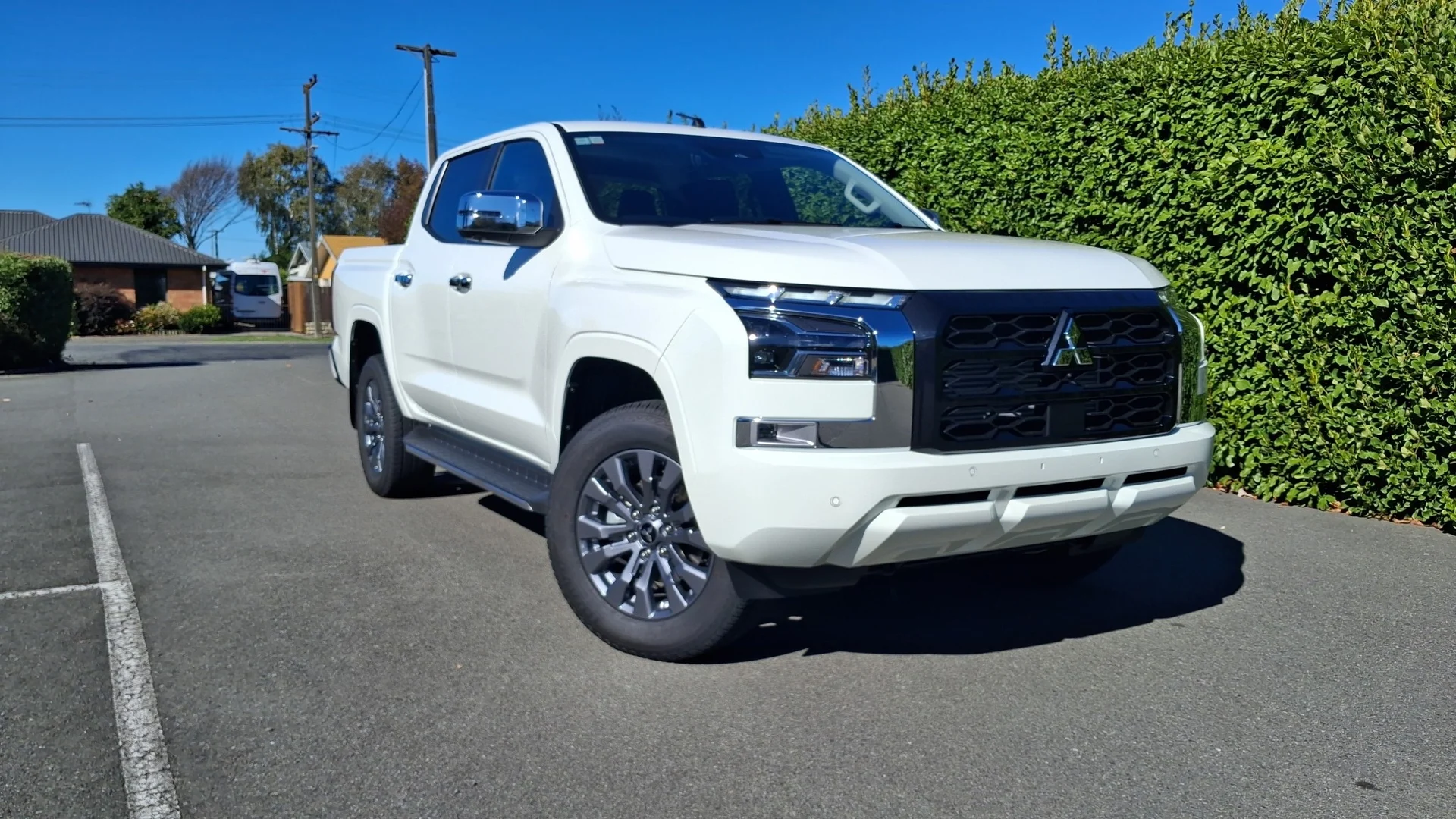 2026 Mitsubishi Triton DC WS 2.4D GLXR 4WD 6AT - Thumbnail 2