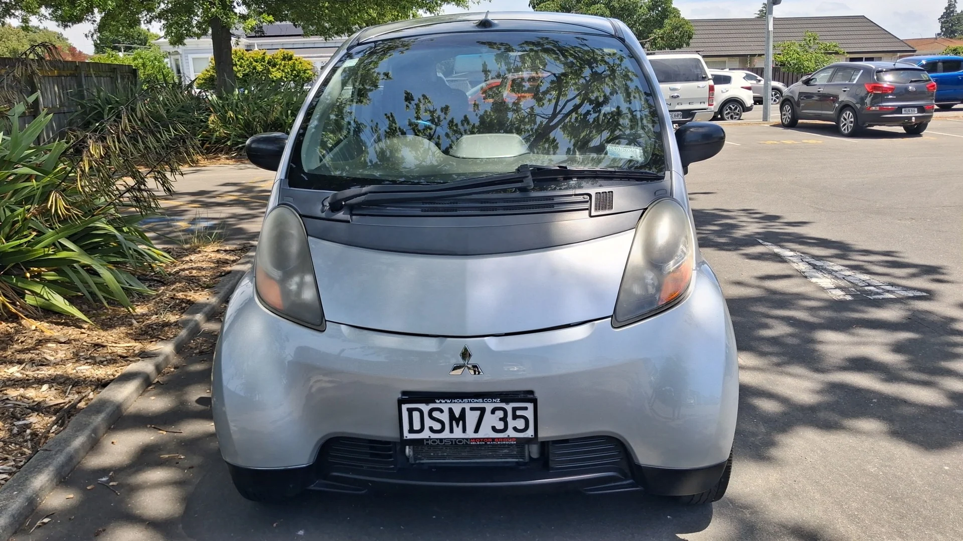 2007 Mitsubishi i-car - Thumbnail 2