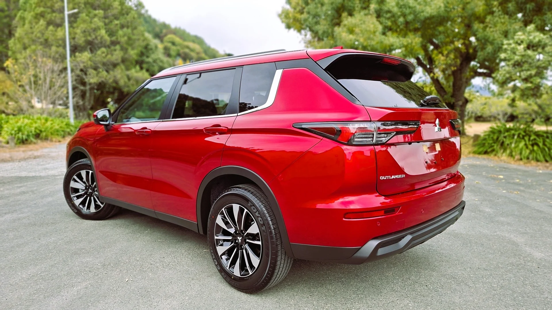 2026 Mitsubishi Outlander - Thumbnail 2