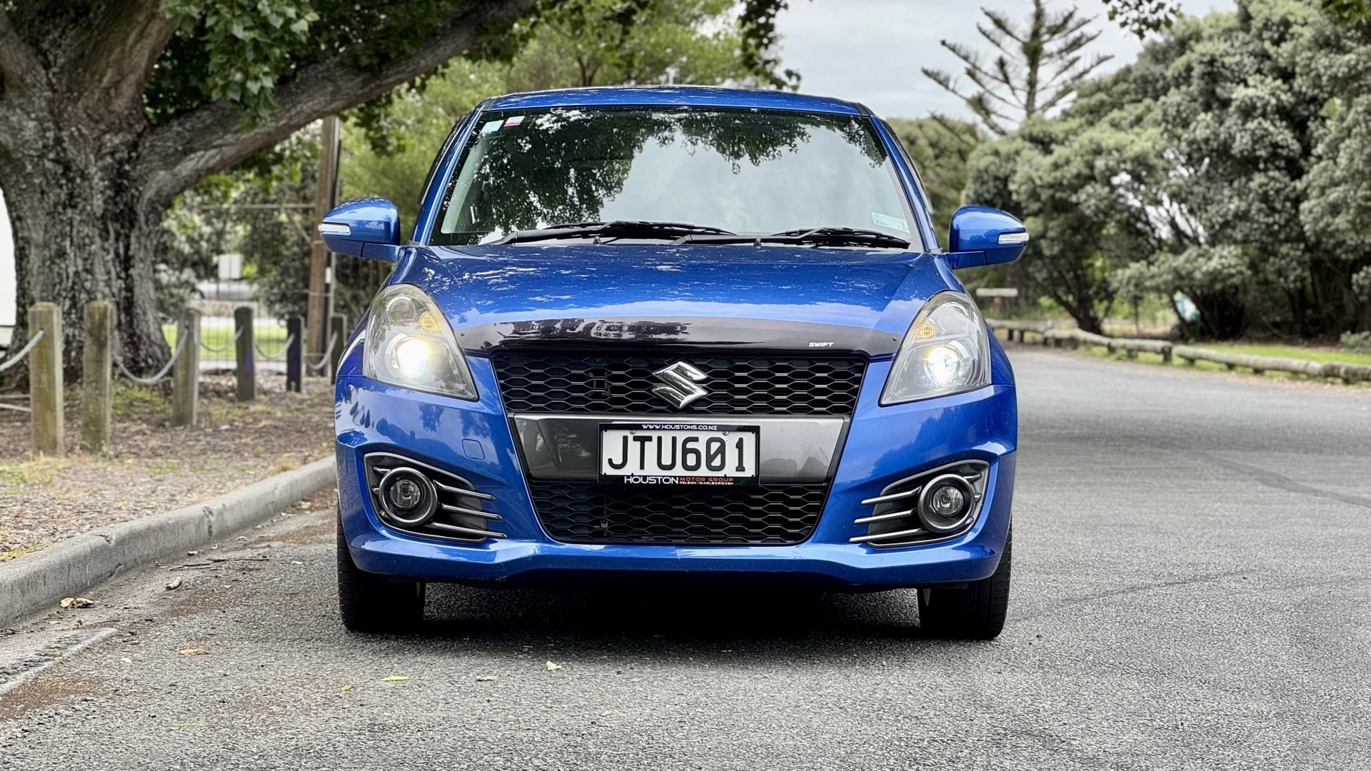 2013 Suzuki Swift - Thumbnail 3