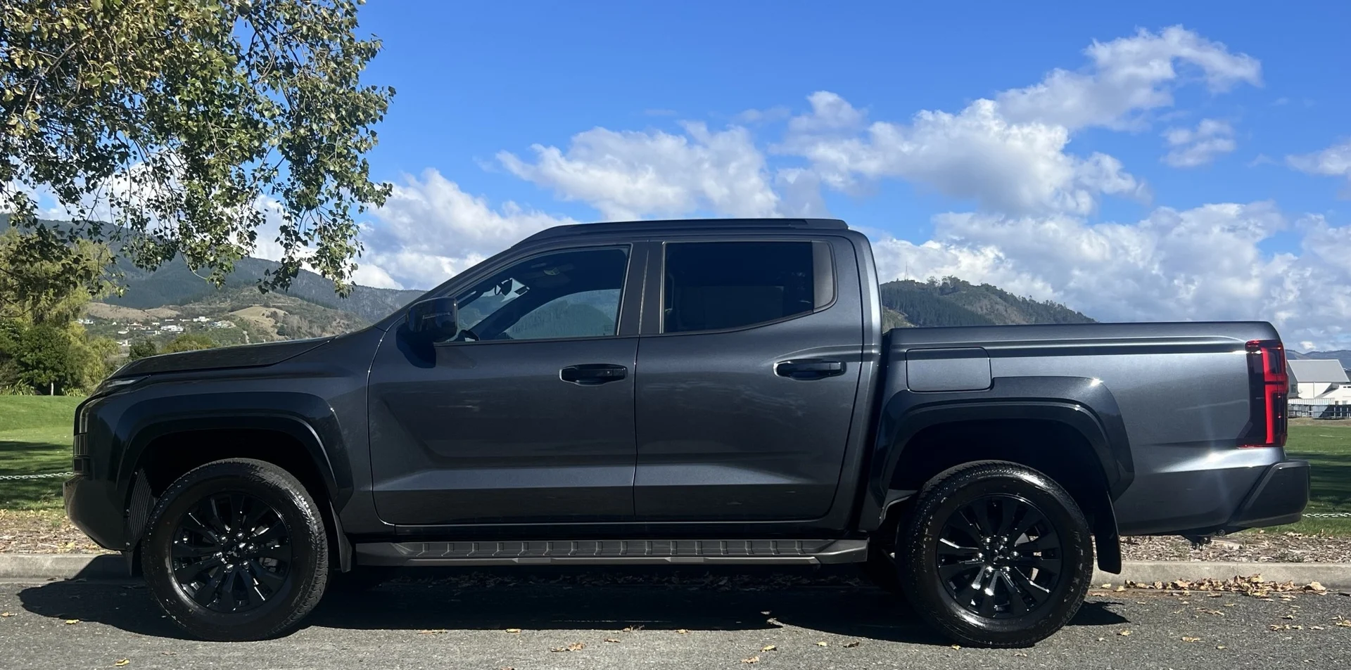 2026 Mitsubishi Triton VRX 4WD - NEW MODEL IN STOCK - DEMO ON ROAD PRICE - Thumbnail 2
