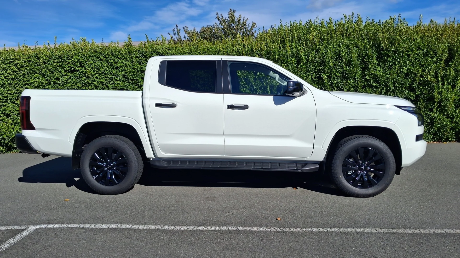2026 Mitsubishi Triton DC WS 2.4D GLXR 4WD 6AT - Thumbnail 3