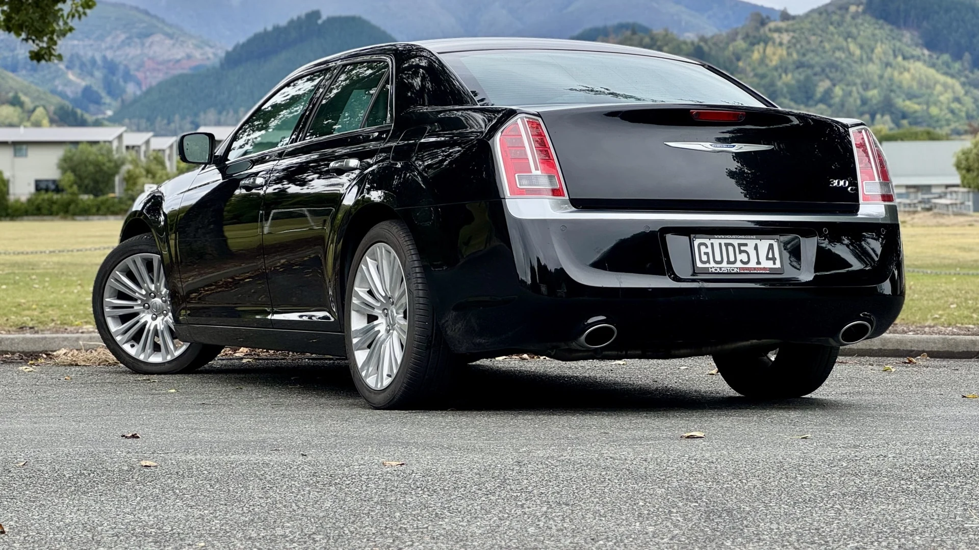 2013 Chrysler 300 - Thumbnail 2