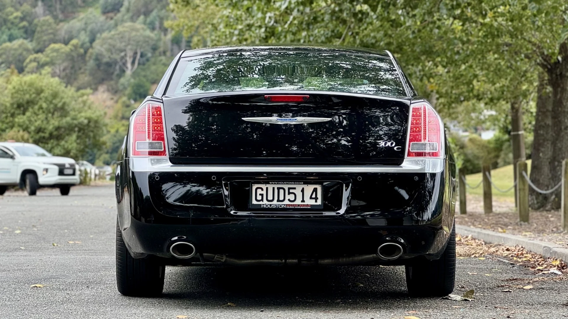 2013 Chrysler 300 - Thumbnail 3