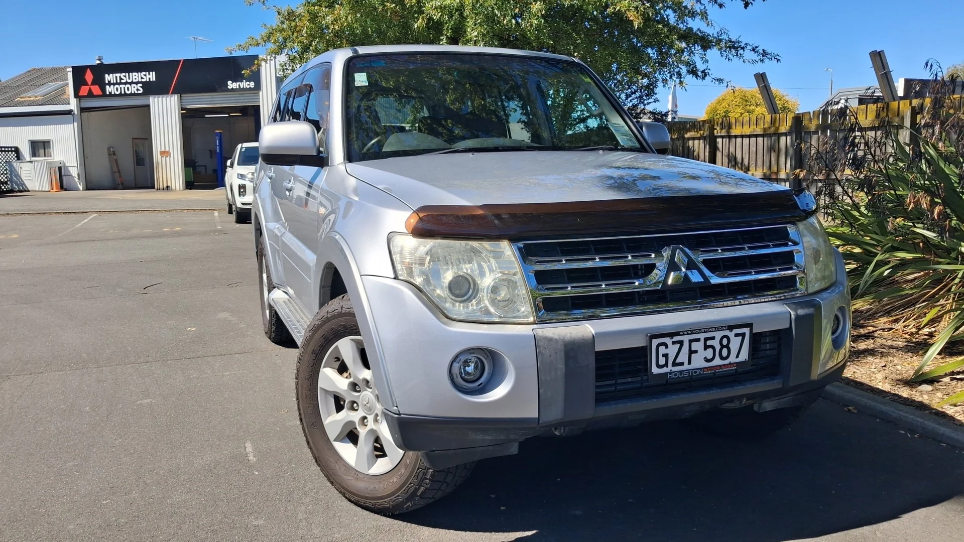 2008 Mitsubishi Pajero - Thumbnail 2