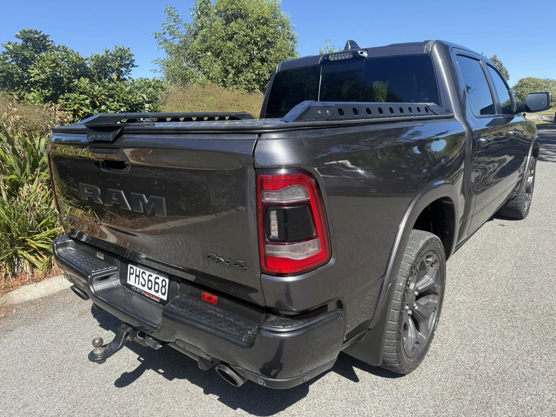 2022 RAM 1500 Limited STD Night 5. - Thumbnail 2