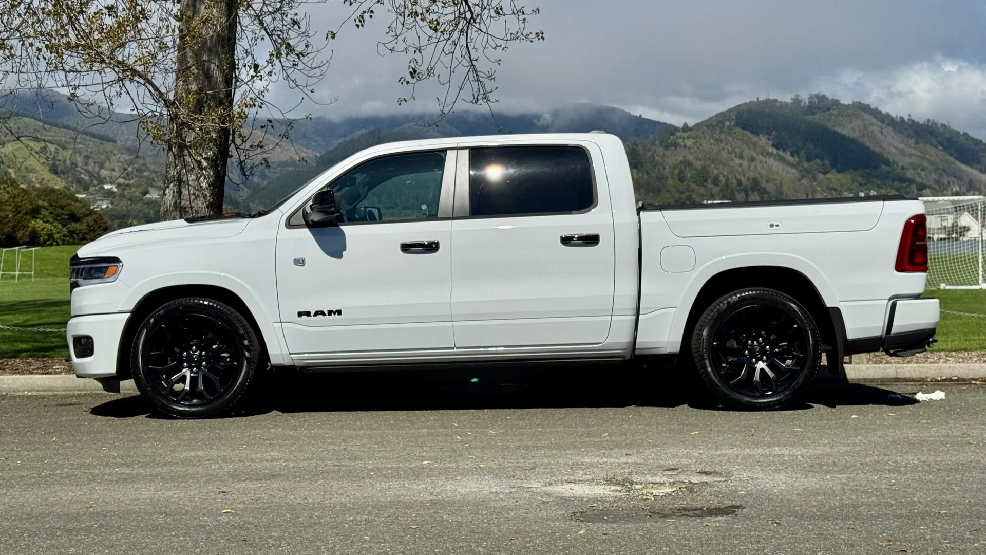 2026 RAM 1500 - Thumbnail 2