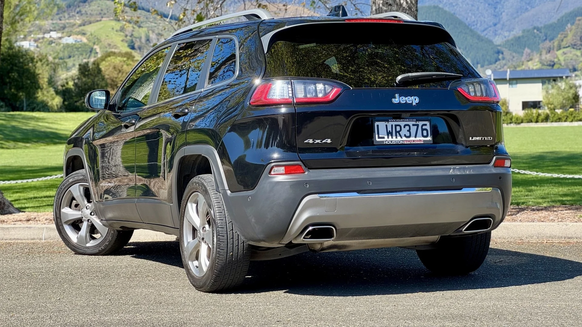 2019 Jeep Cherokee - Thumbnail 3