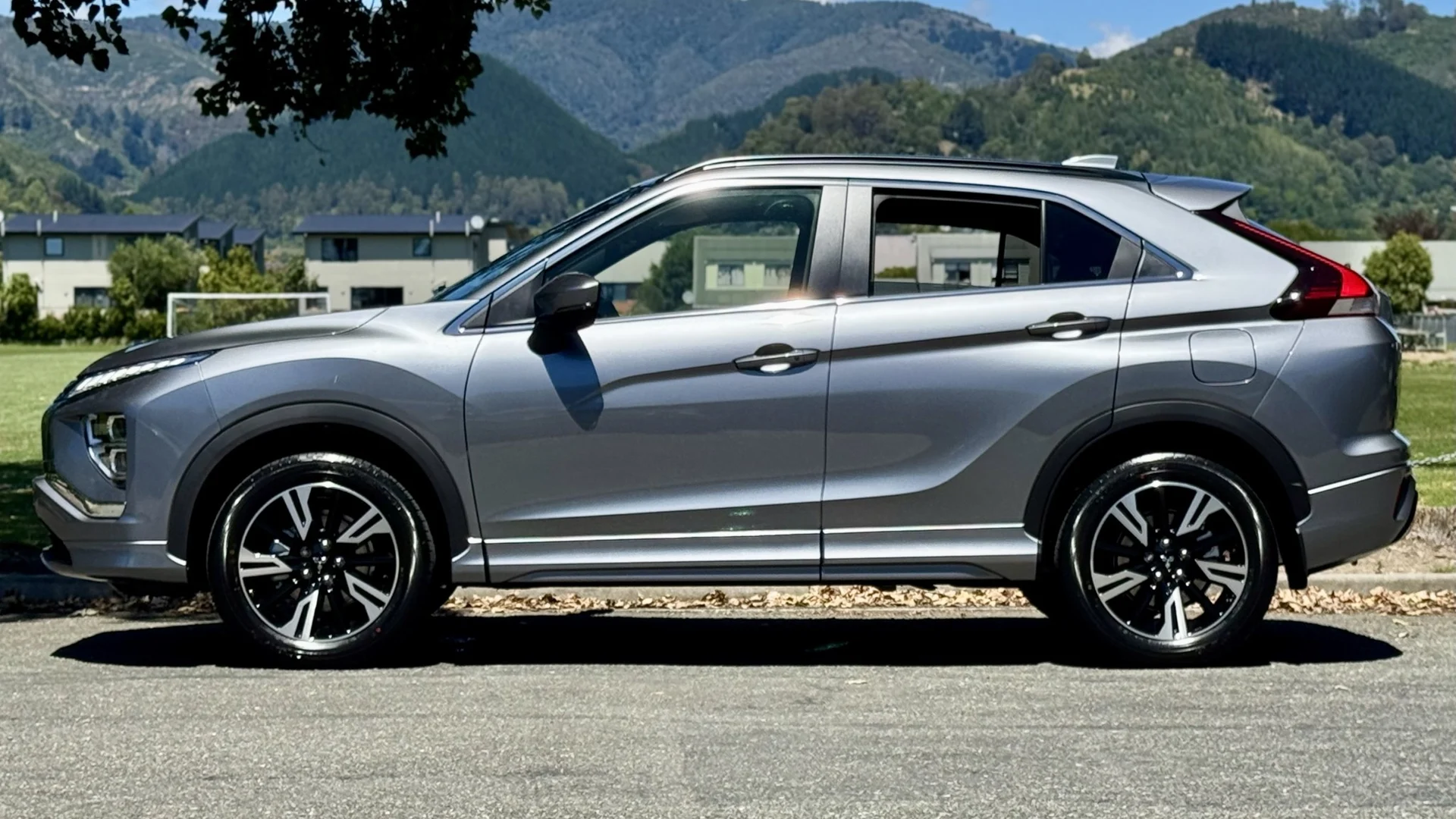 2026 Mitsubishi Eclipse Cross - Thumbnail 3