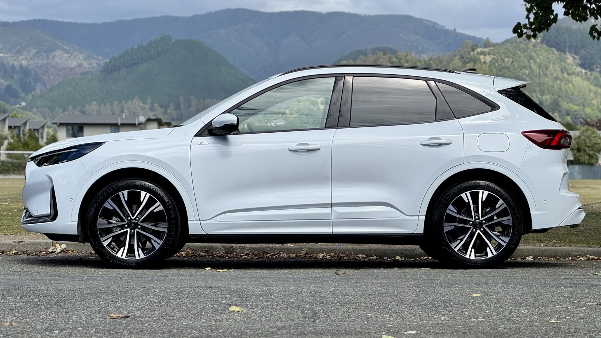 2024 Ford Escape - Thumbnail 3