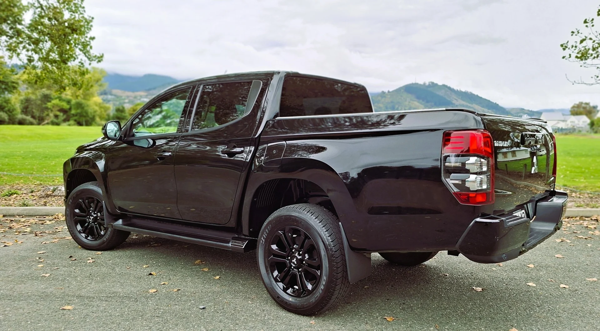 2023 Mitsubishi Triton - Thumbnail 3