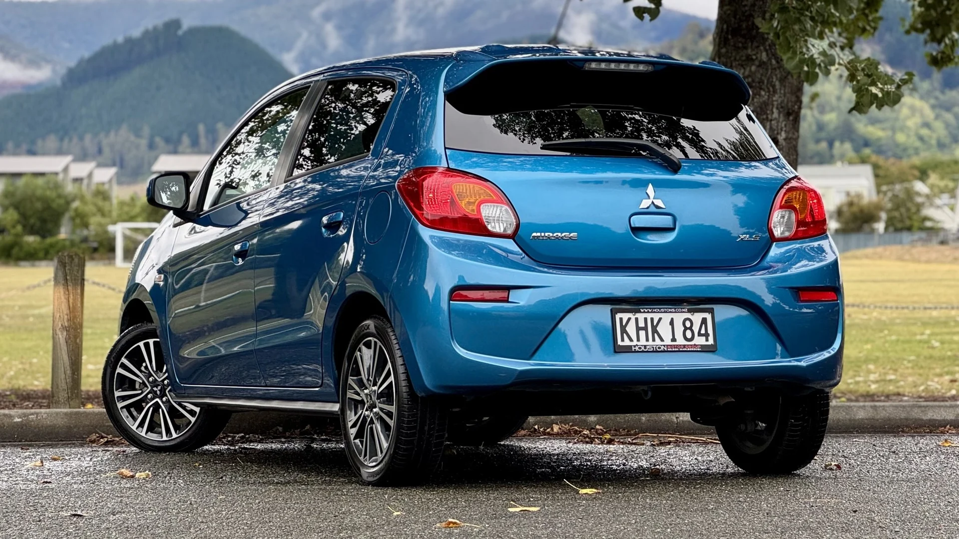 2017 Mitsubishi Mirage - Thumbnail 2