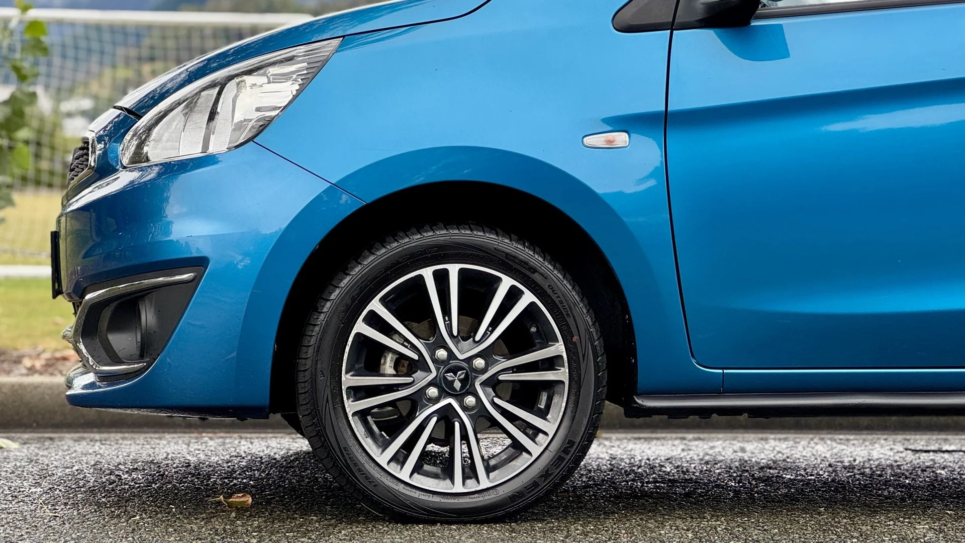 2017 Mitsubishi Mirage - Thumbnail 3