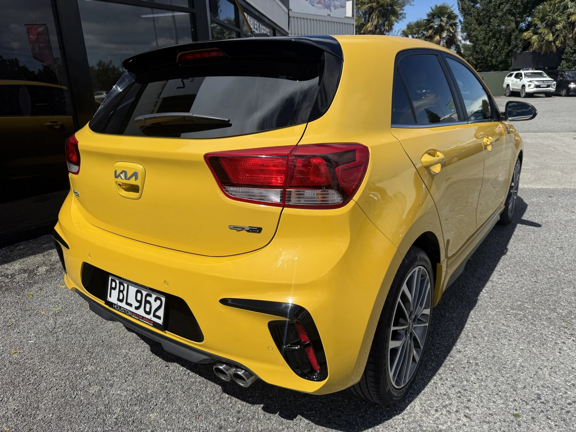 2022 Kia Rio - Thumbnail 2