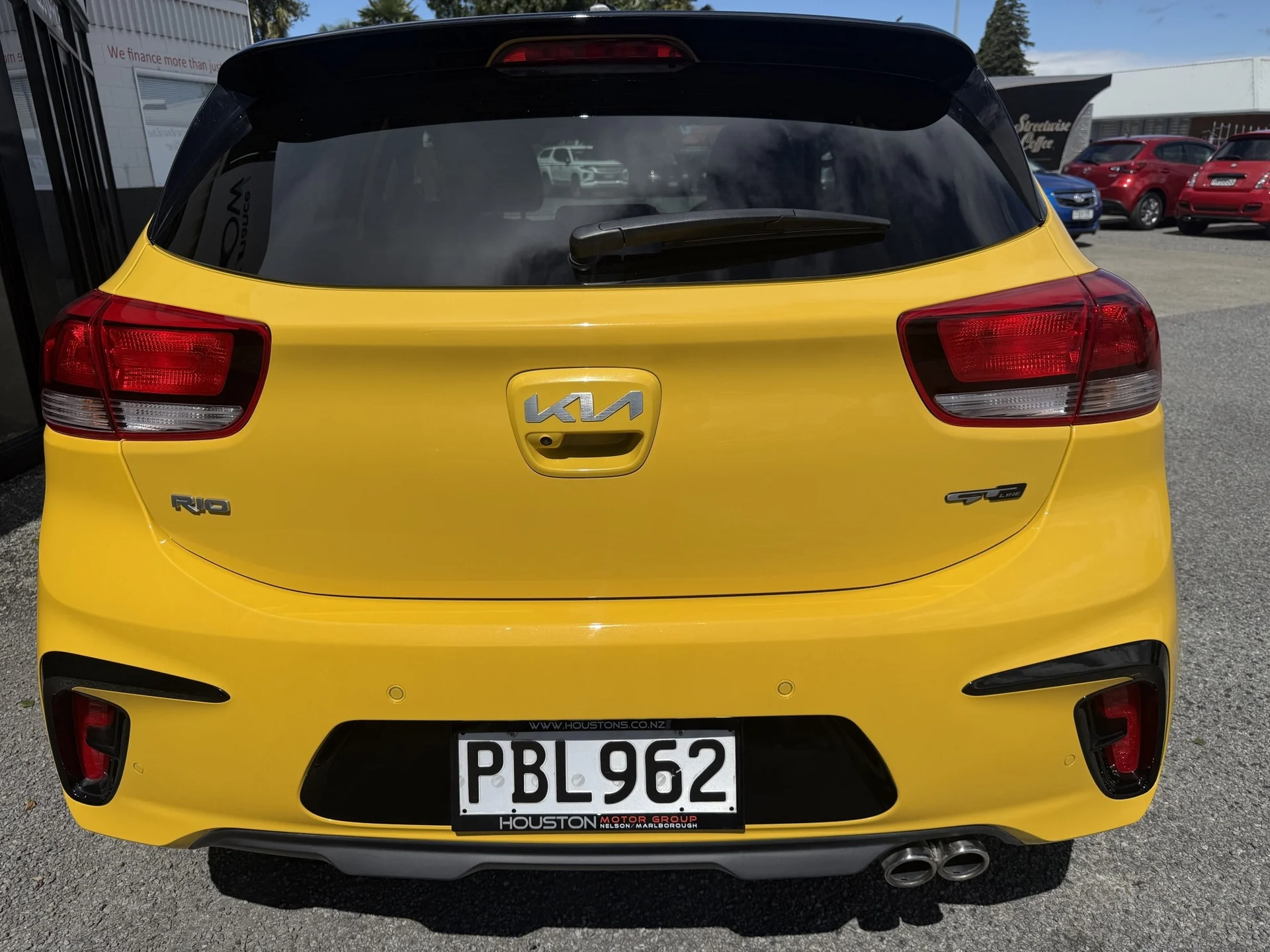 2022 Kia Rio - Thumbnail 3