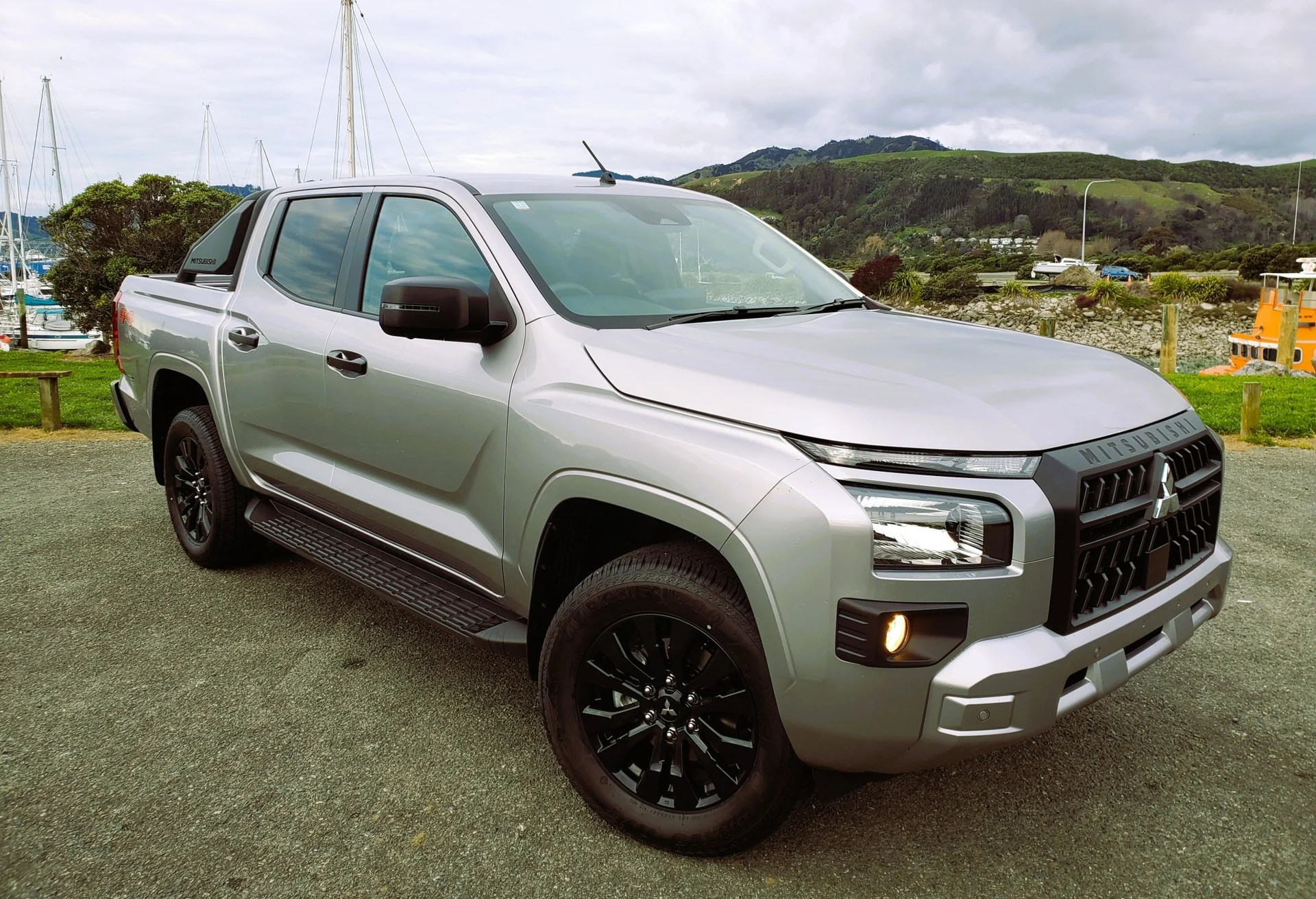 2026 Mitsubishi Triton DC WS 2.4D GLXS 4WD 6AT