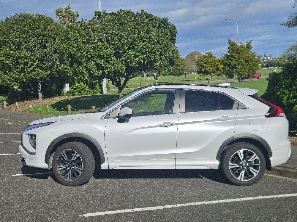 2024 Mitsubishi Eclipse Cross - Thumbnail 2