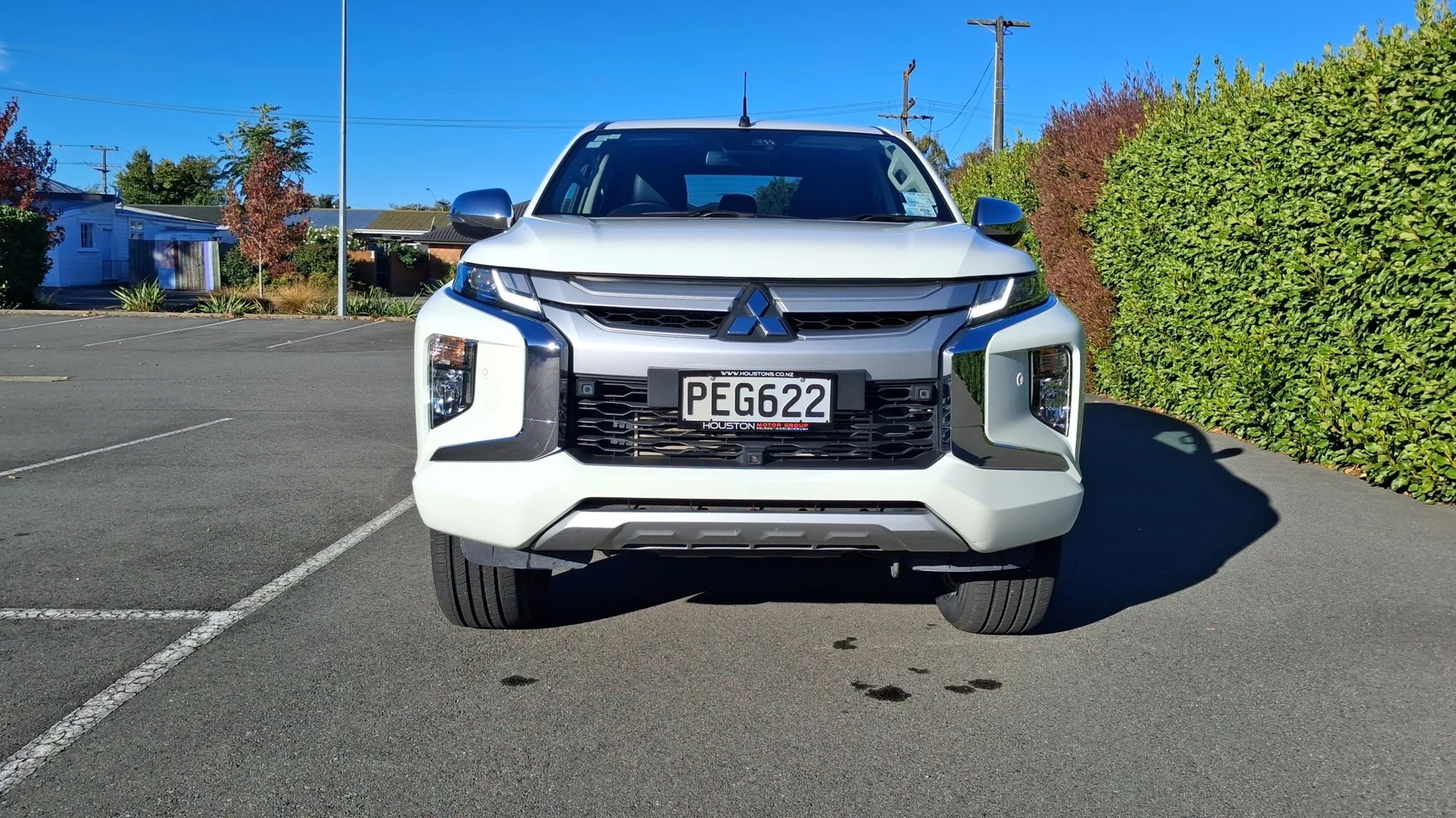 2022 Mitsubishi Triton DC VRX 4WD 6AT 2.4D - Thumbnail 2