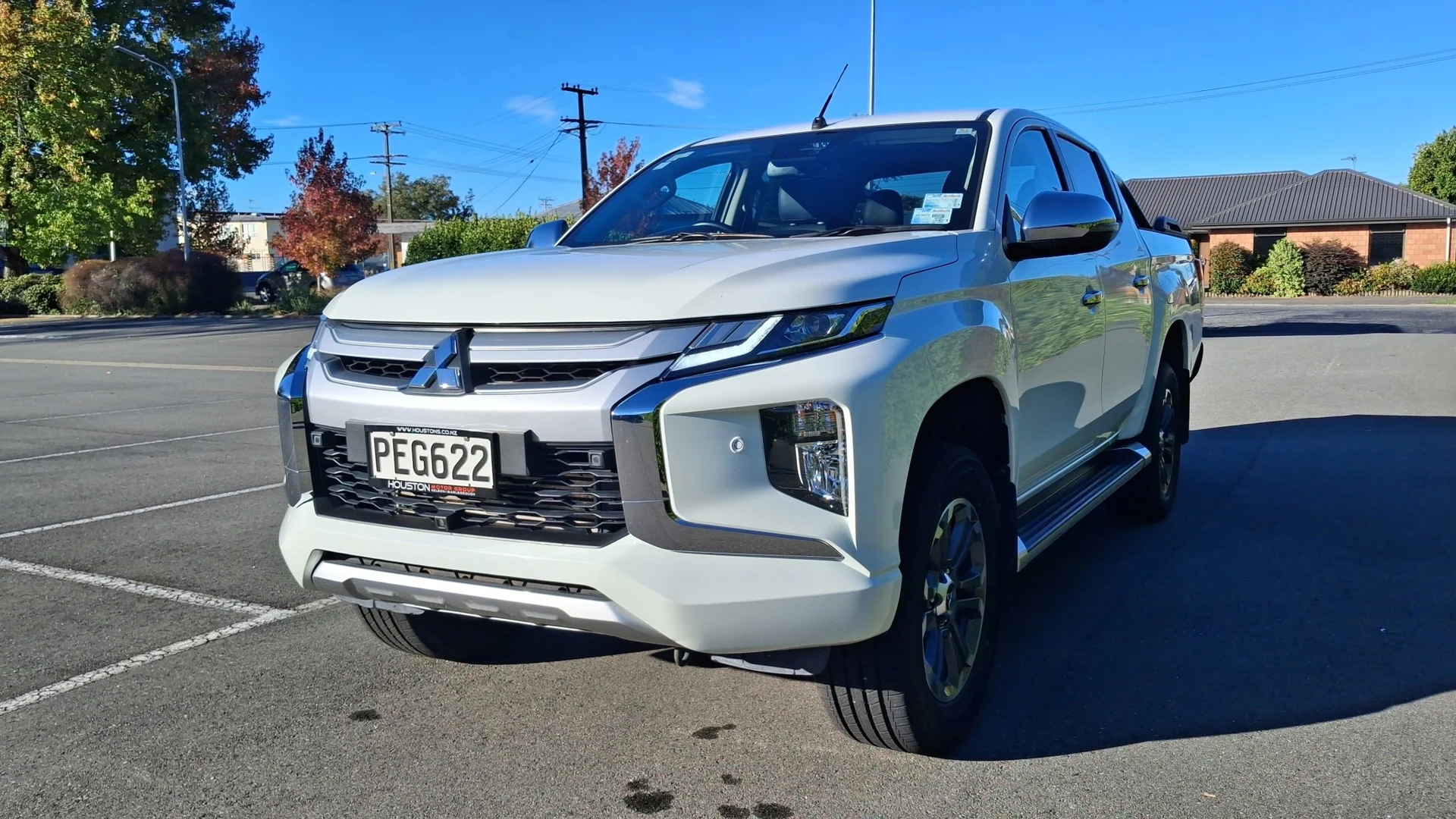 2022 Mitsubishi Triton DC VRX 4WD 6AT 2.4D - Thumbnail 3