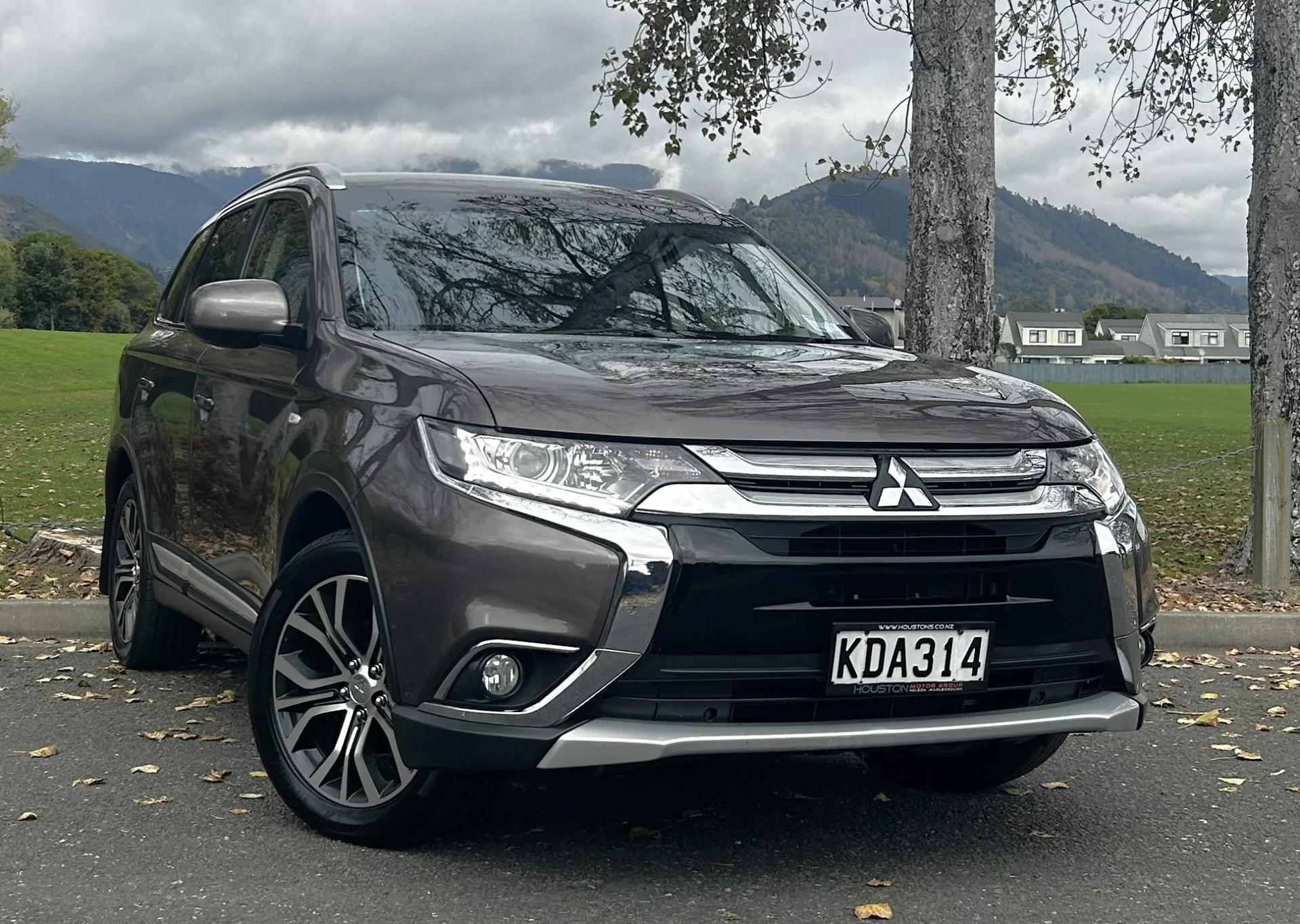 2016 Mitsubishi Outlander - View 1