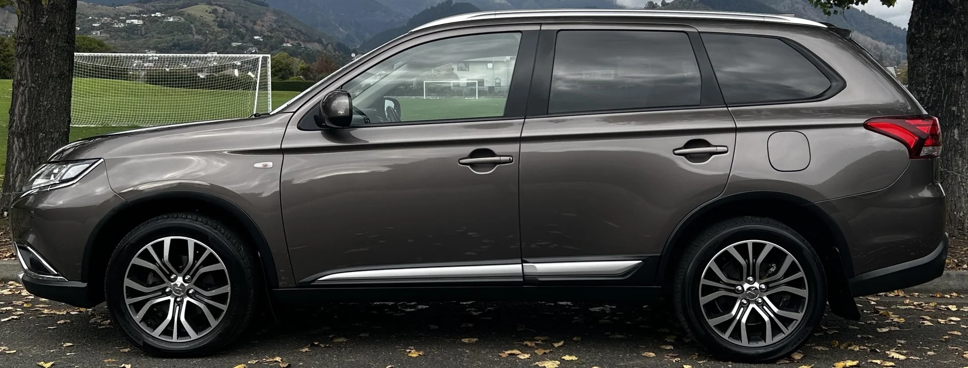 2016 Mitsubishi Outlander - Thumbnail 3