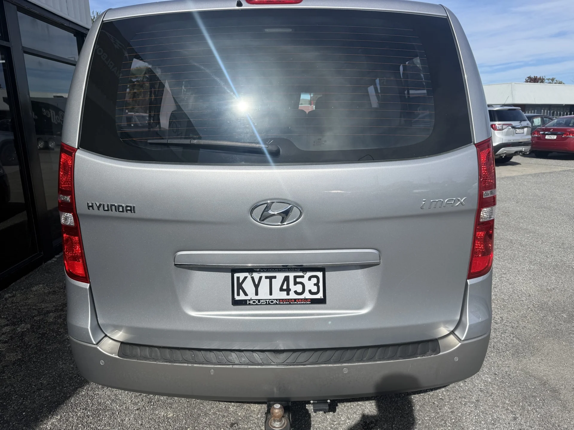 2017 Hyundai iMax - Thumbnail 3