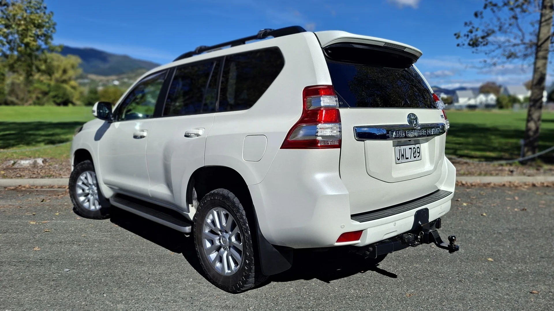 2016 Toyota Land Cruiser Prado VX 4WD - Ultimate Family Tow Vehicle - Thumbnail 2
