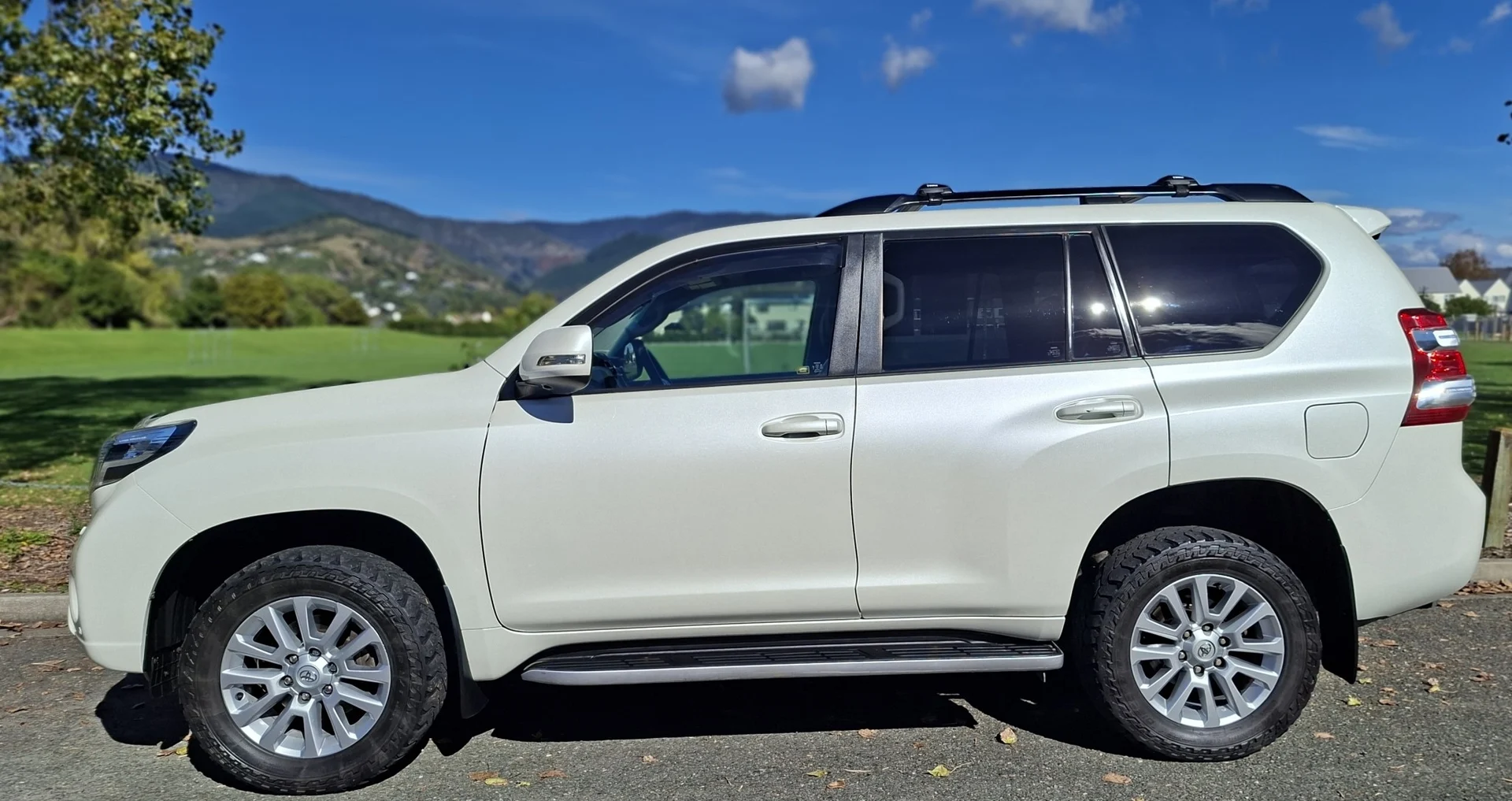 2016 Toyota Land Cruiser Prado VX 4WD - Ultimate Family Tow Vehicle - Thumbnail 3