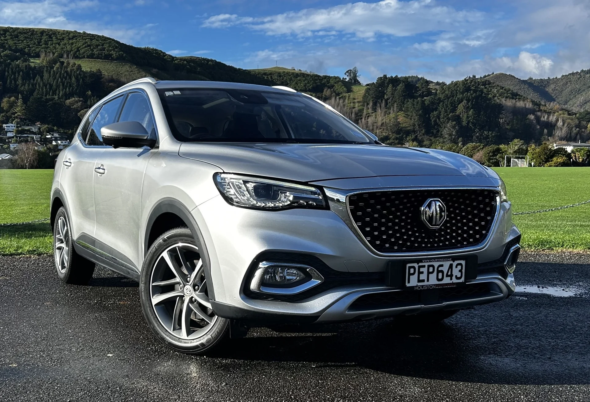 2022 MG HS