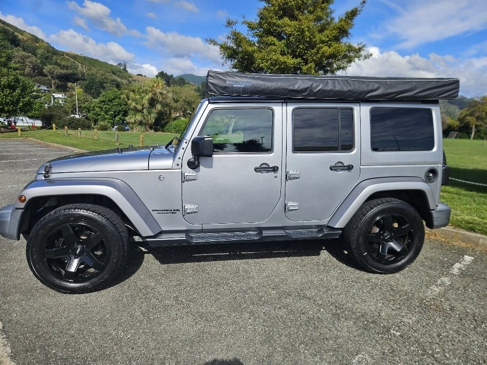 2016 Jeep Wrangler - Thumbnail 2