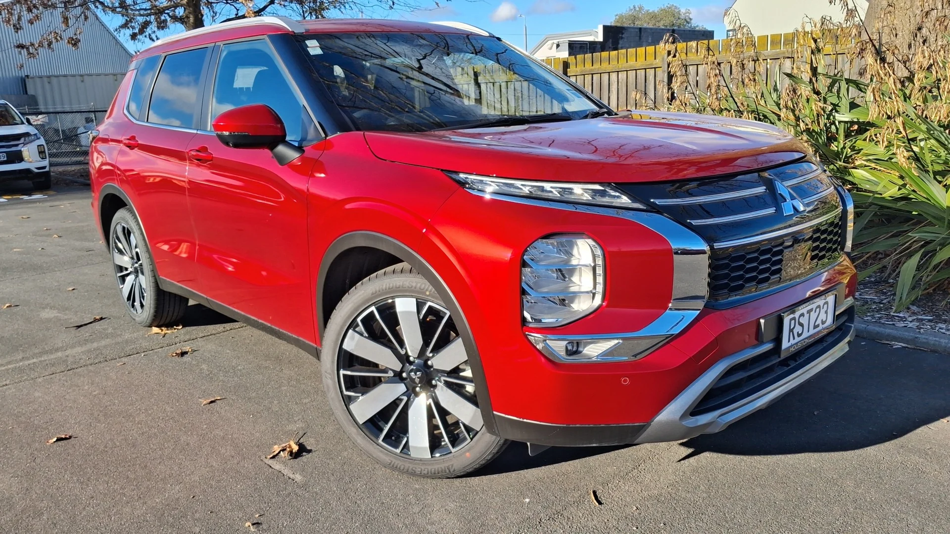 2026 Mitsubishi Outlander 2.5P XLS 4WD CVT - Thumbnail 3