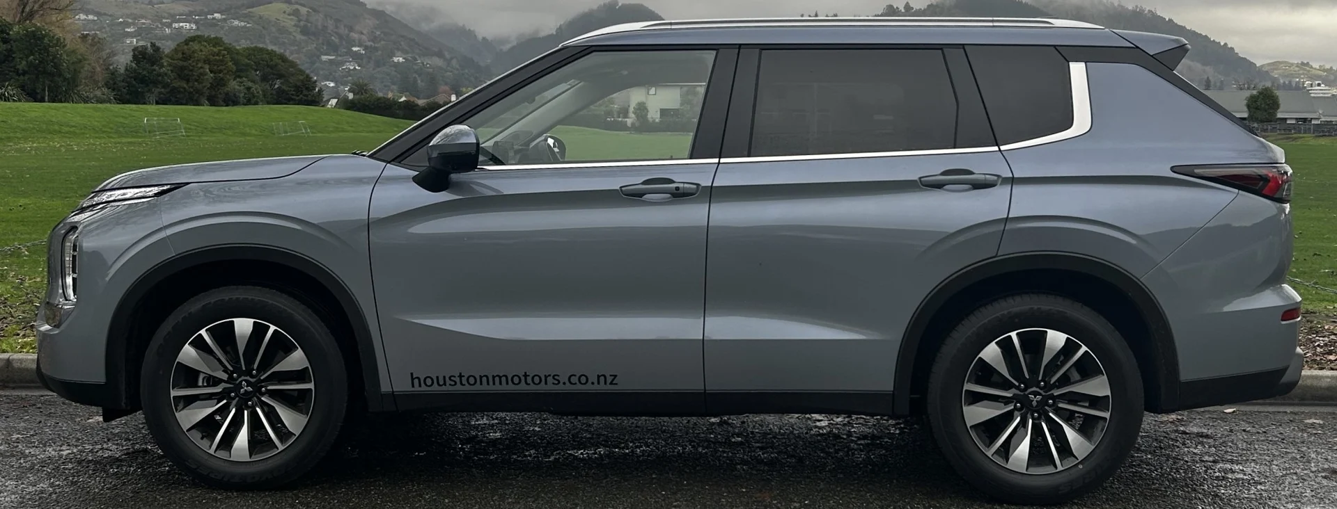 2026 Mitsubishi Outlander LS 4WD - DEMO - Thumbnail 3