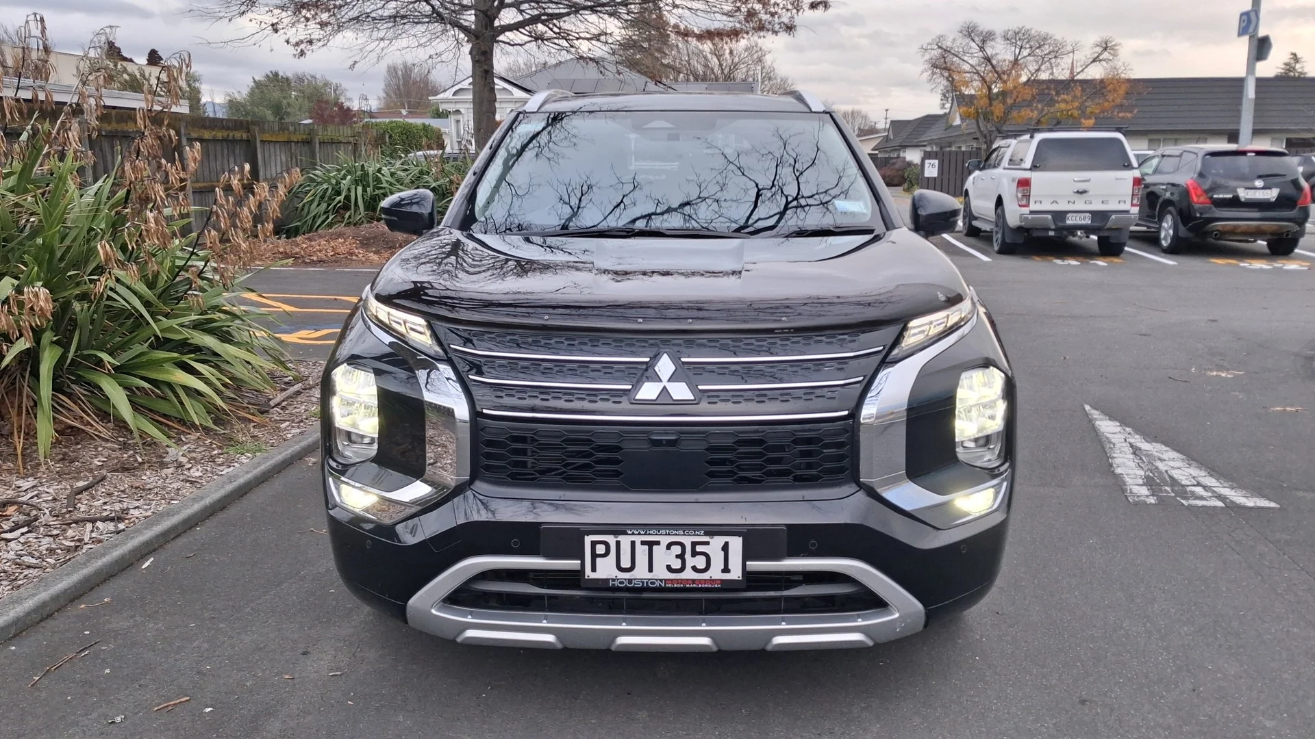 2023 Mitsubishi Outlander VRX 2.5P/4WD/CVT - Thumbnail 3