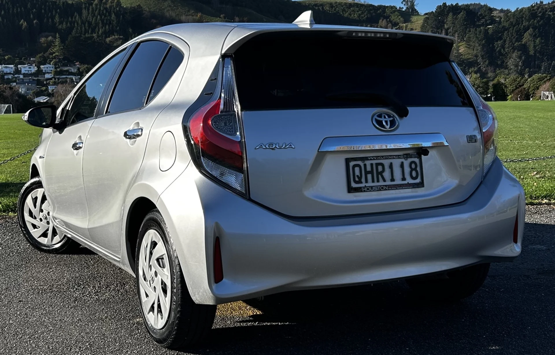 2018 Toyota Aqua Hybrid HEV - Thumbnail 2