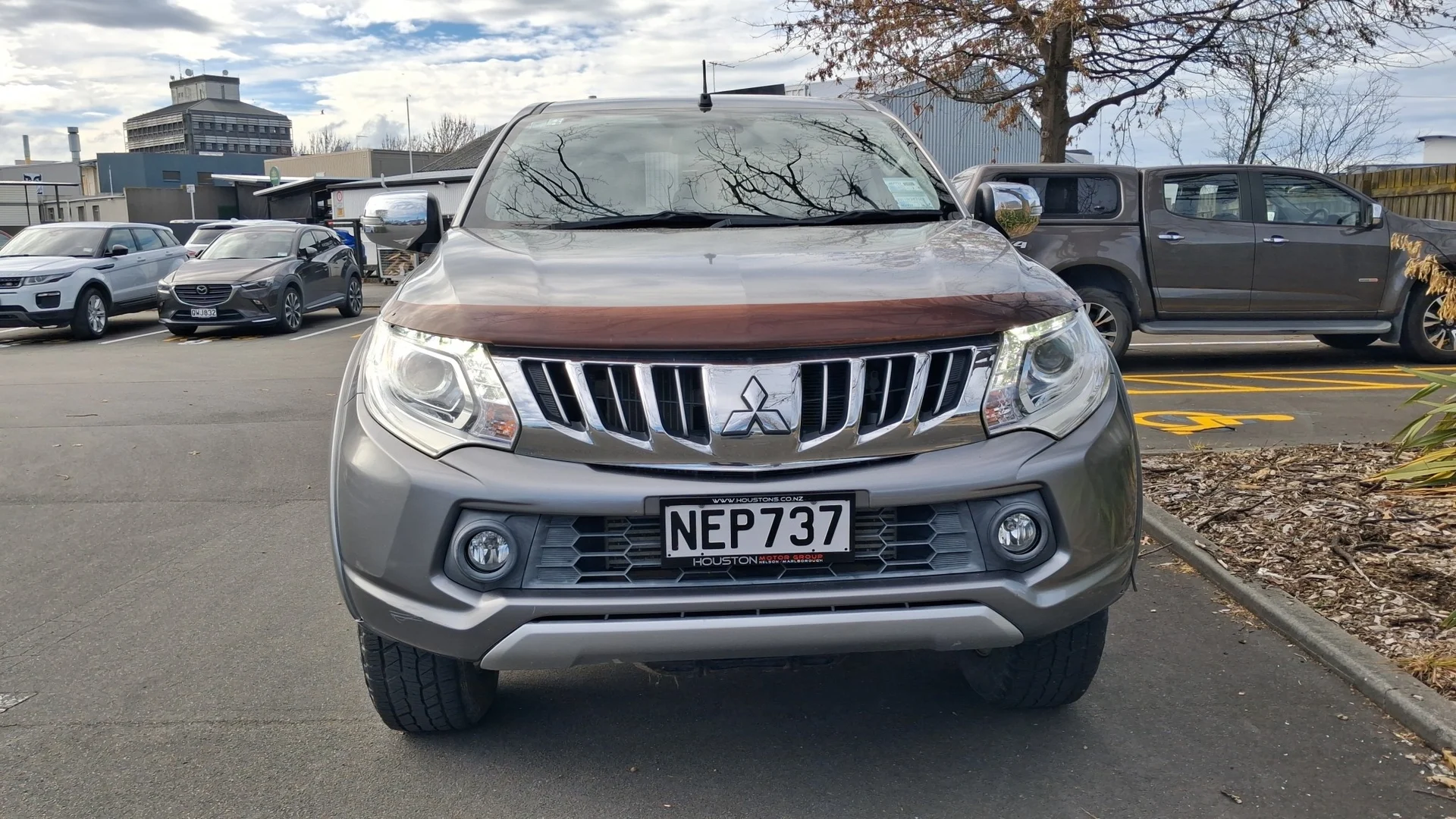 2015 Mitsubishi Triton D/cab GLS 2.4D/4WD/5 - Thumbnail 2