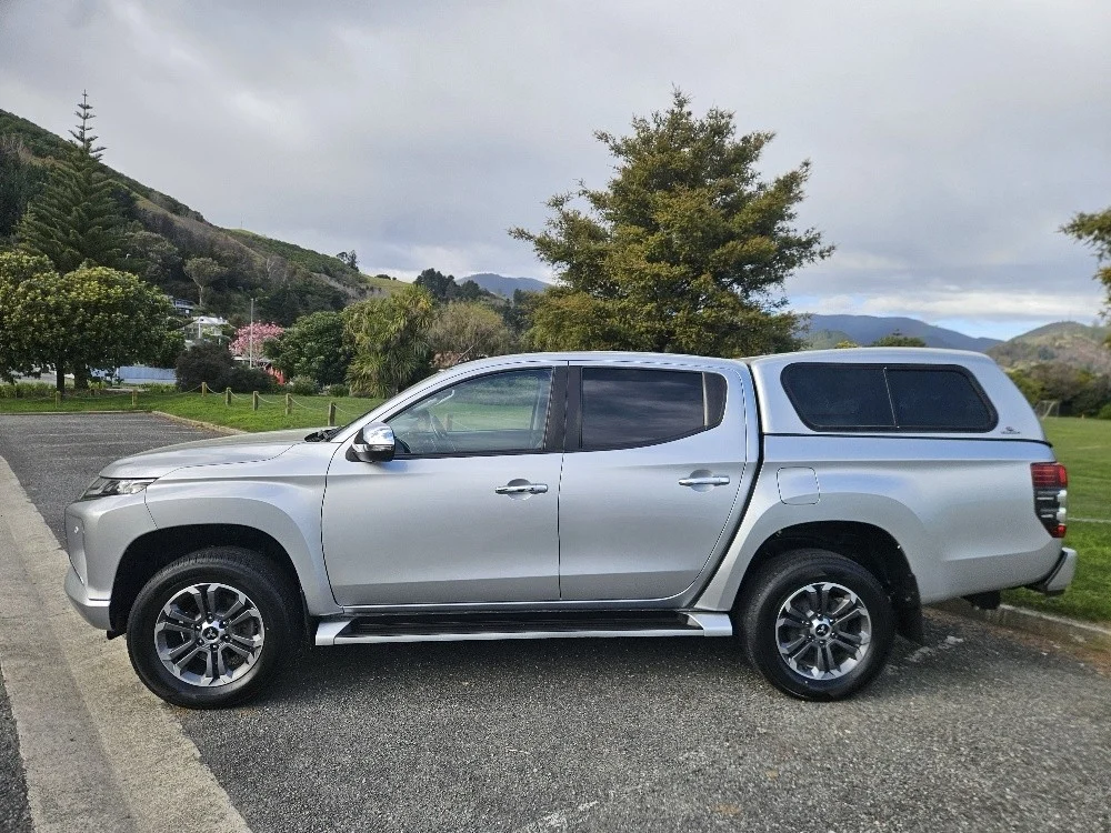 2019 Mitsubishi Triton DC VRX 4WD 6AT 2.4D - Thumbnail 2